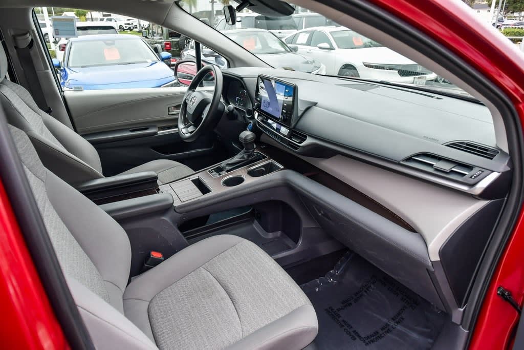 Thumbnail: 2022 Toyota Sienna - 10