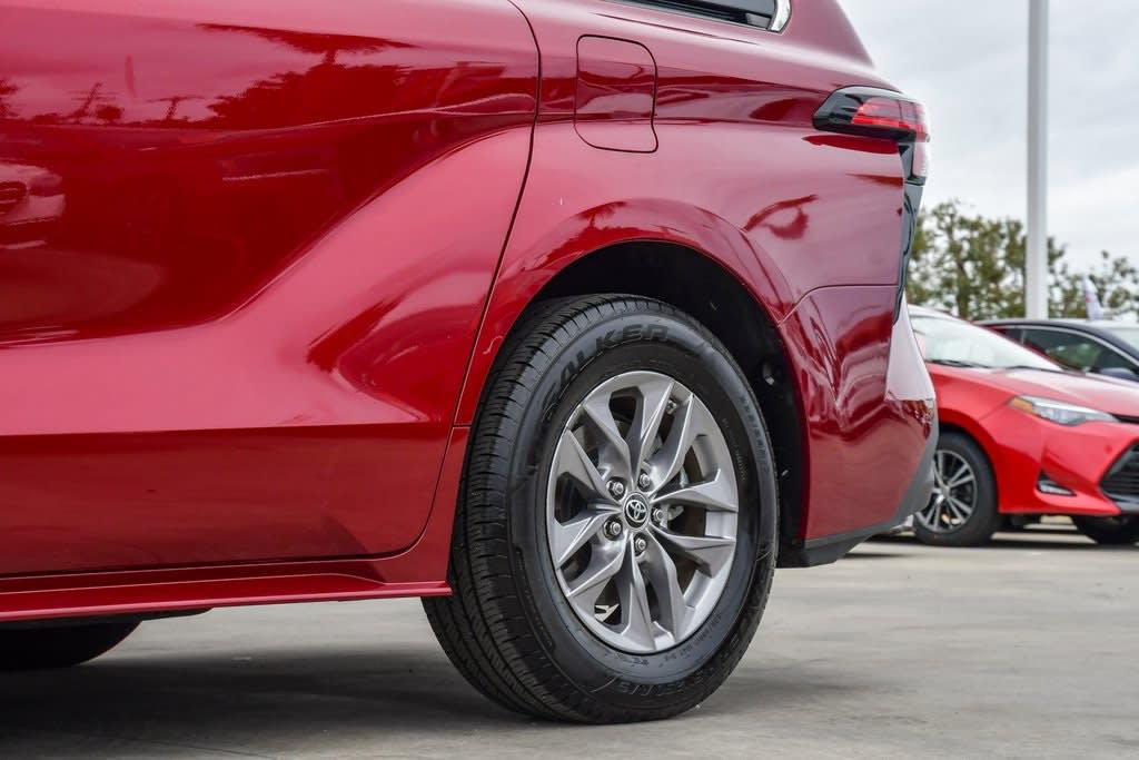 Thumbnail: 2022 Toyota Sienna - 7