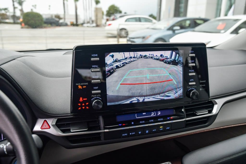 Thumbnail: 2022 Toyota Sienna - 30