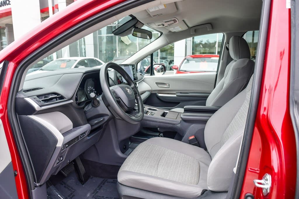 Thumbnail: 2022 Toyota Sienna - 11