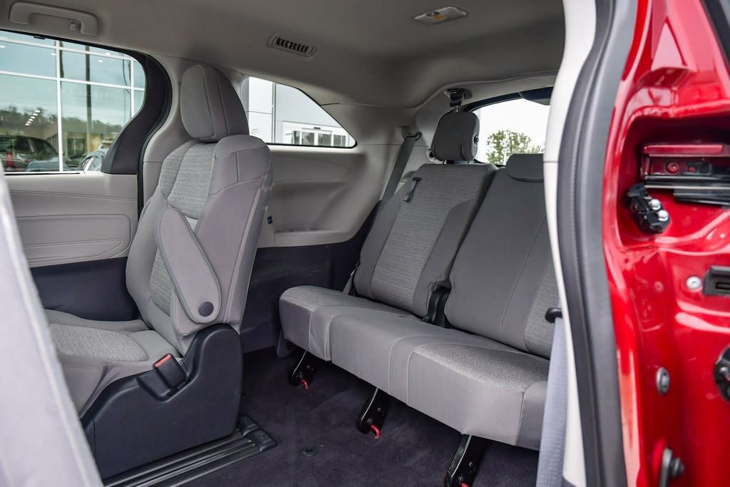 Thumbnail: 2022 Toyota Sienna - 25
