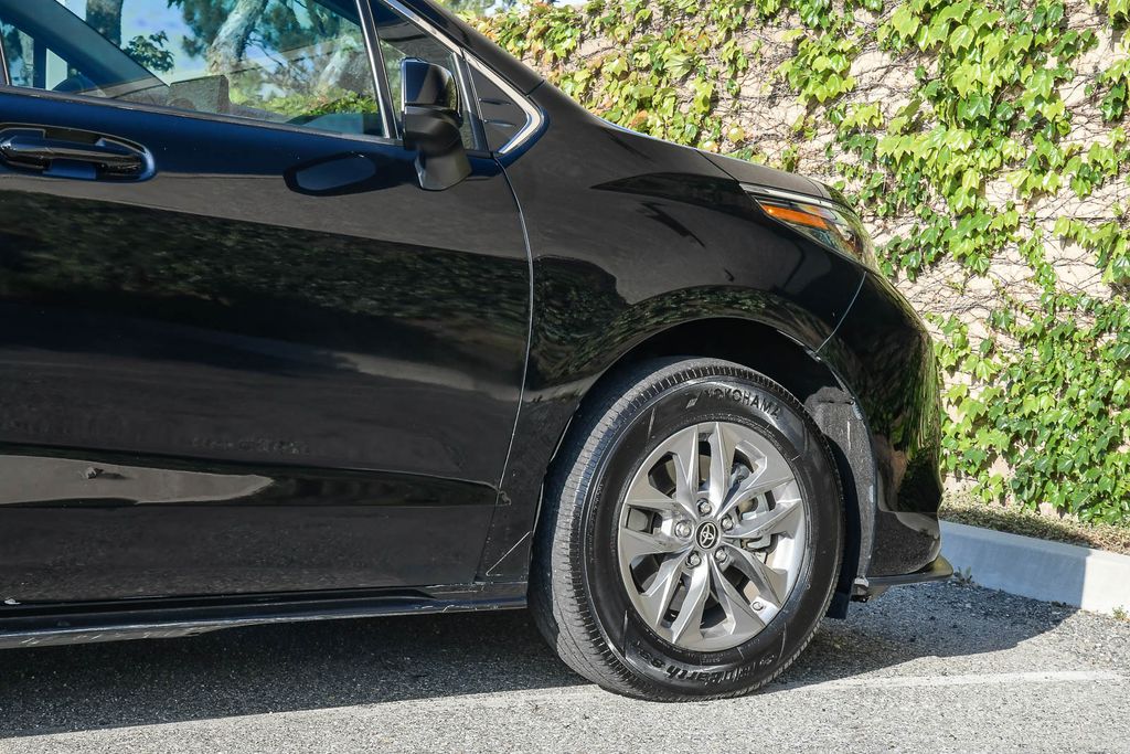 Thumbnail: 2024 Toyota Sienna - 22