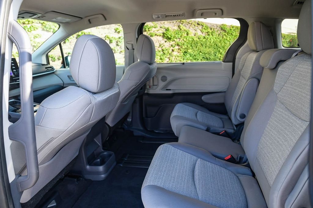 Thumbnail: 2024 Toyota Sienna - 12