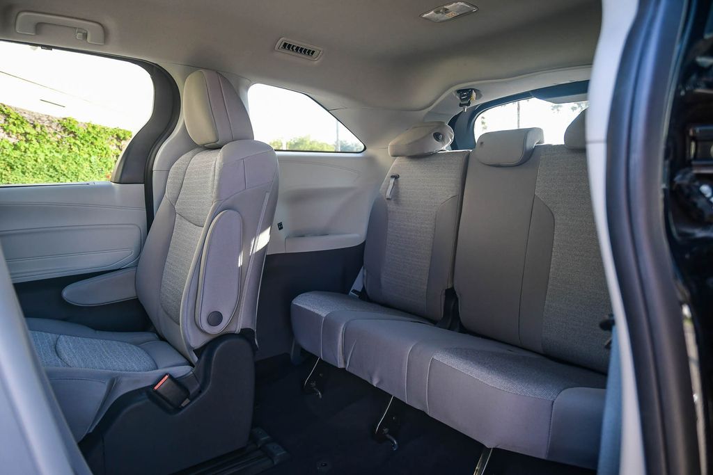 Thumbnail: 2024 Toyota Sienna - 23