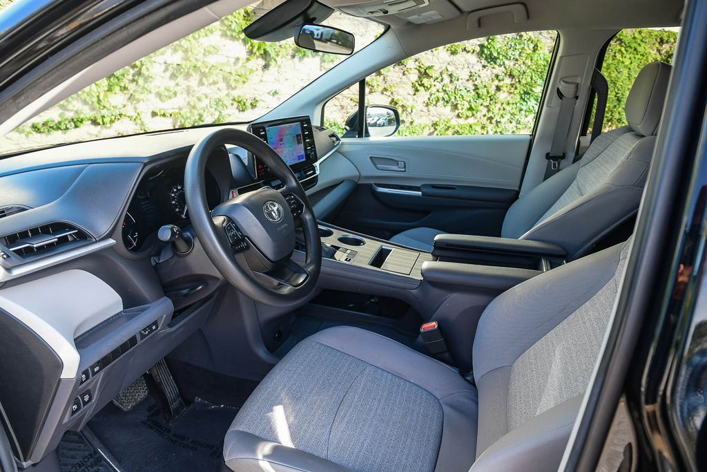 Thumbnail: 2024 Toyota Sienna - 10