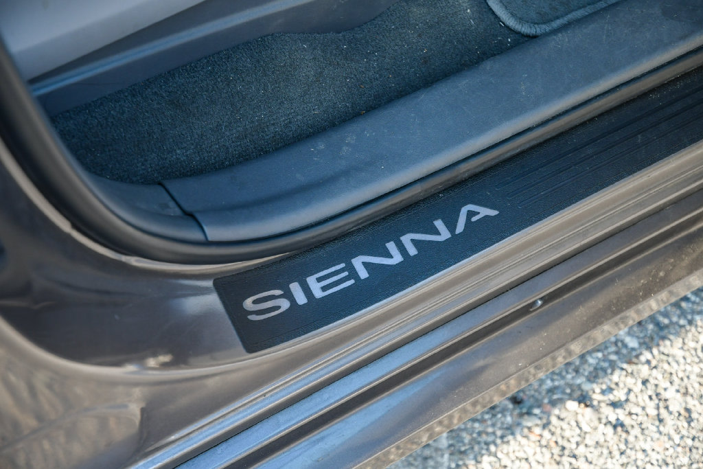 Thumbnail: 2018 Toyota Sienna - 21