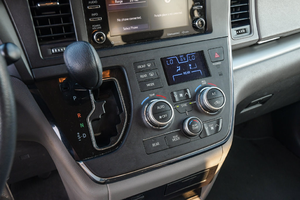 Thumbnail: 2018 Toyota Sienna - 27