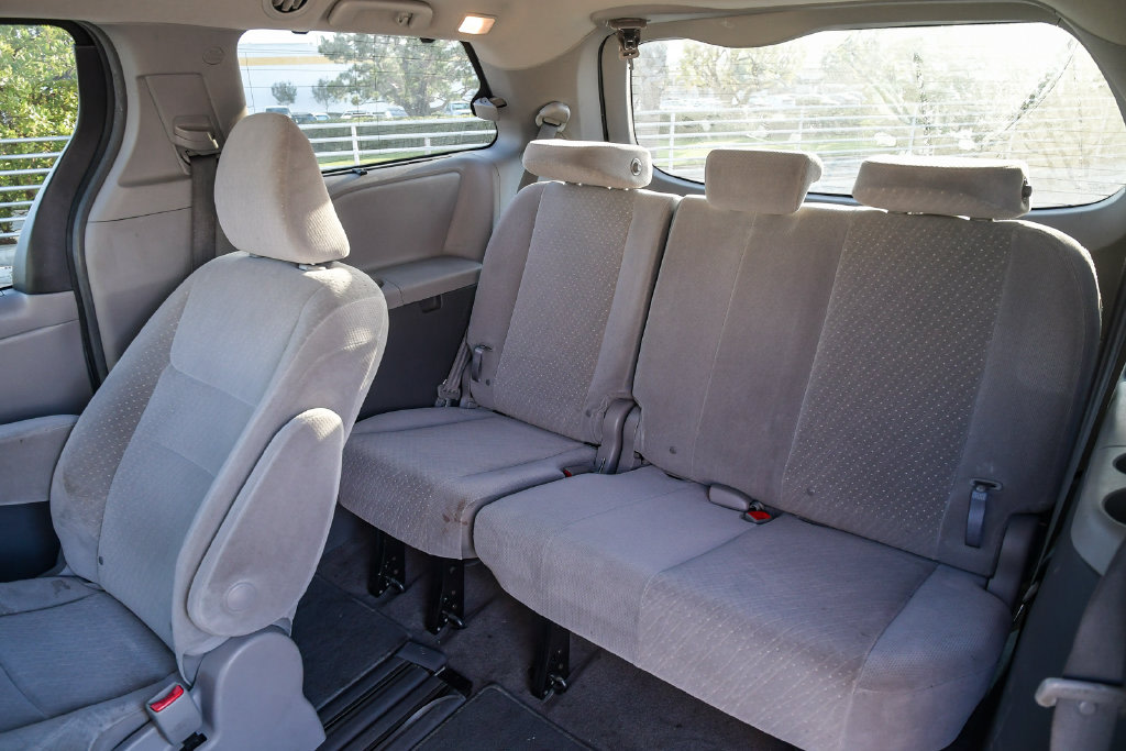 Thumbnail: 2018 Toyota Sienna - 24