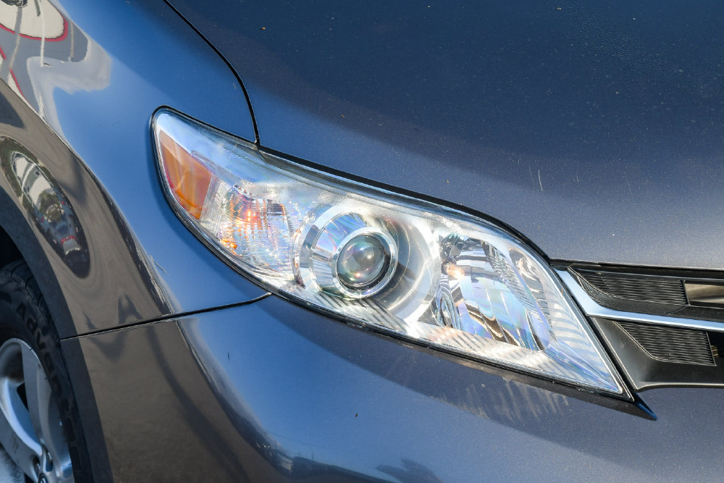 Thumbnail: 2018 Toyota Sienna - 16