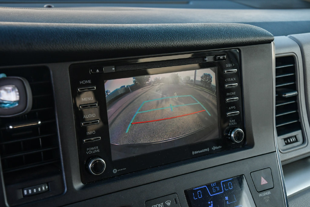 Thumbnail: 2018 Toyota Sienna - 29