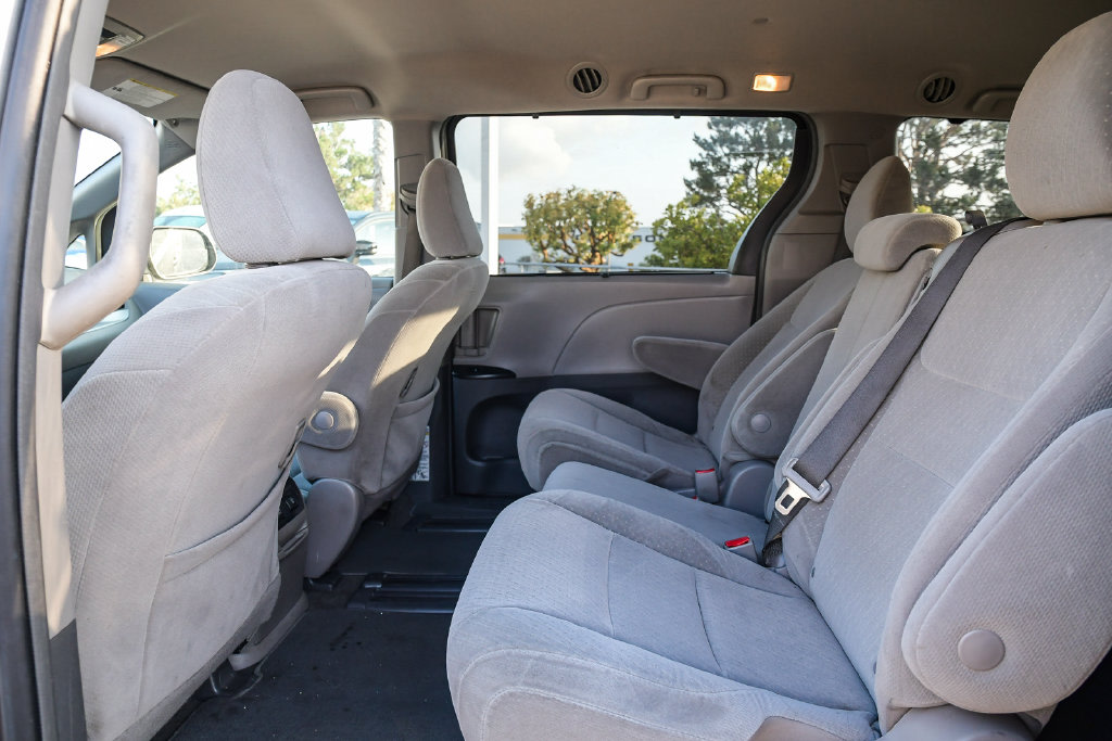 Thumbnail: 2018 Toyota Sienna - 11