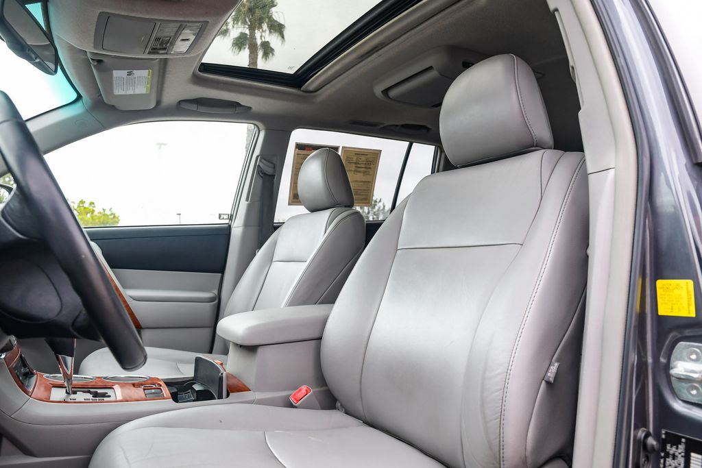 Thumbnail: 2010 Toyota Highlander - 22