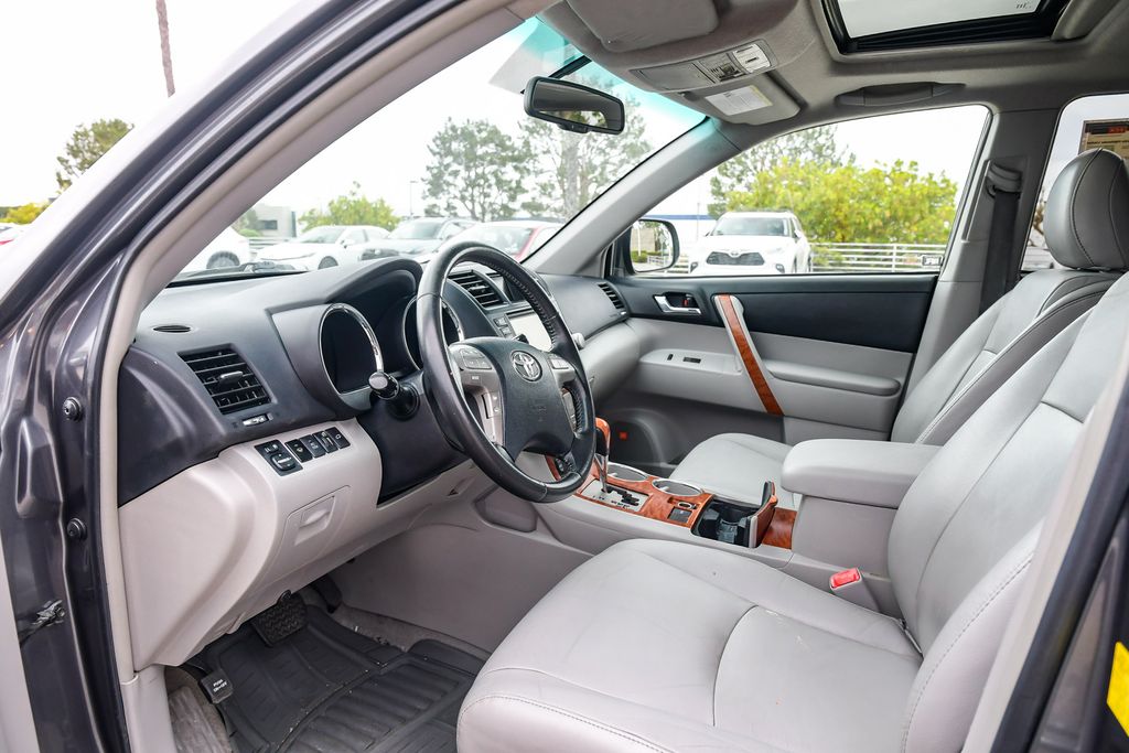 Thumbnail: 2010 Toyota Highlander - 10