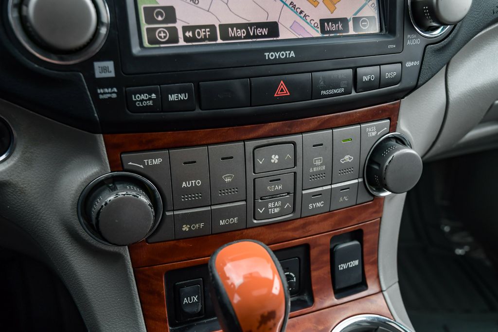 Thumbnail: 2010 Toyota Highlander - 24