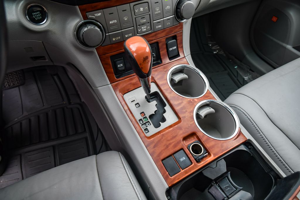 Thumbnail: 2010 Toyota Highlander - 13