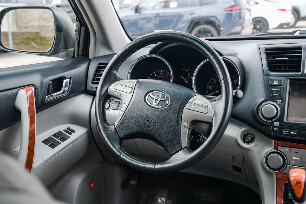 Thumbnail: 2010 Toyota Highlander - 2