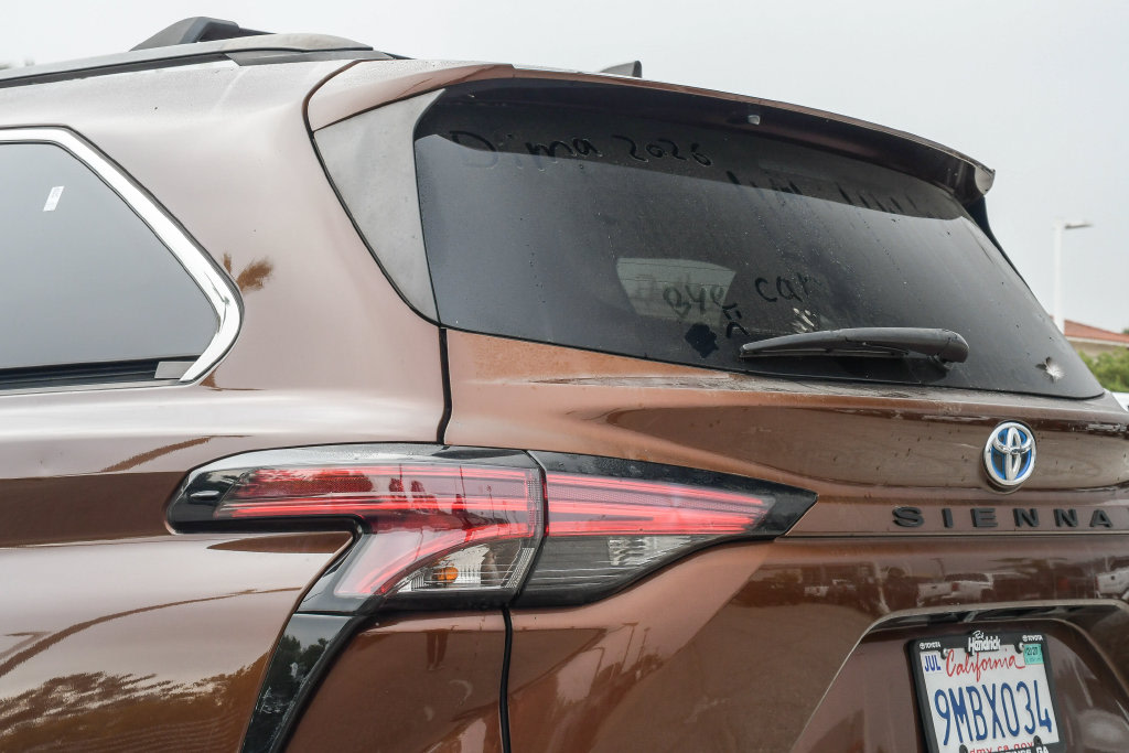 Thumbnail: 2021 Toyota Sienna - 20