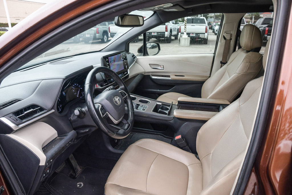 Thumbnail: 2021 Toyota Sienna - 9