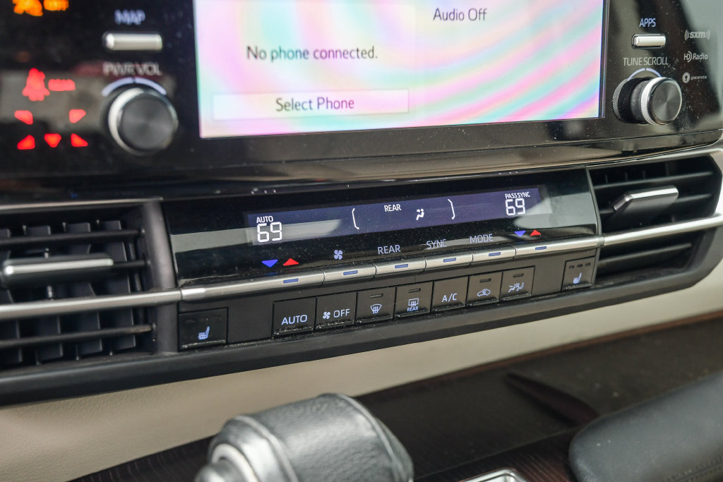 Thumbnail: 2021 Toyota Sienna - 26