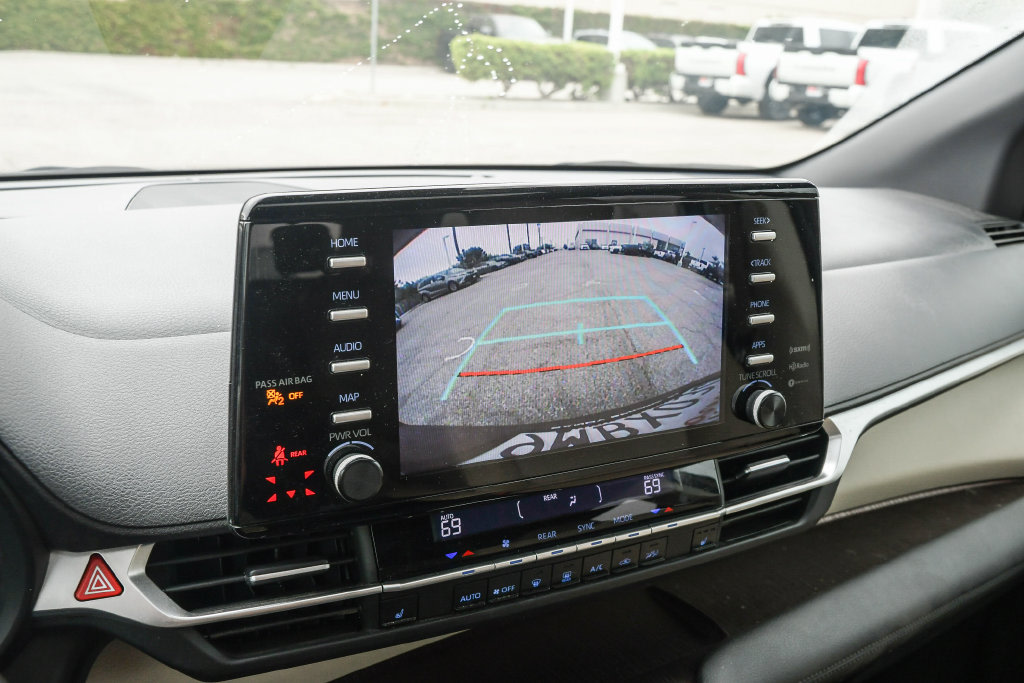 Thumbnail: 2021 Toyota Sienna - 27