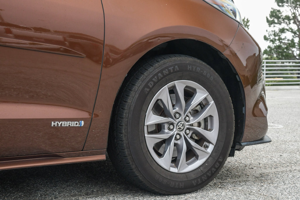 Thumbnail: 2021 Toyota Sienna - 22