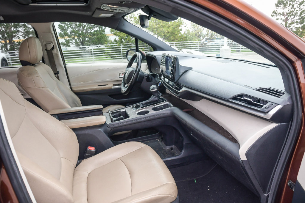 Thumbnail: 2021 Toyota Sienna - 8
