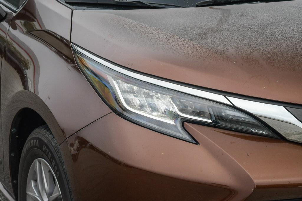 Thumbnail: 2021 Toyota Sienna - 17