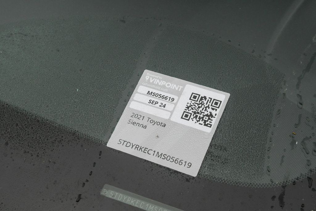 Thumbnail: 2021 Toyota Sienna - 15