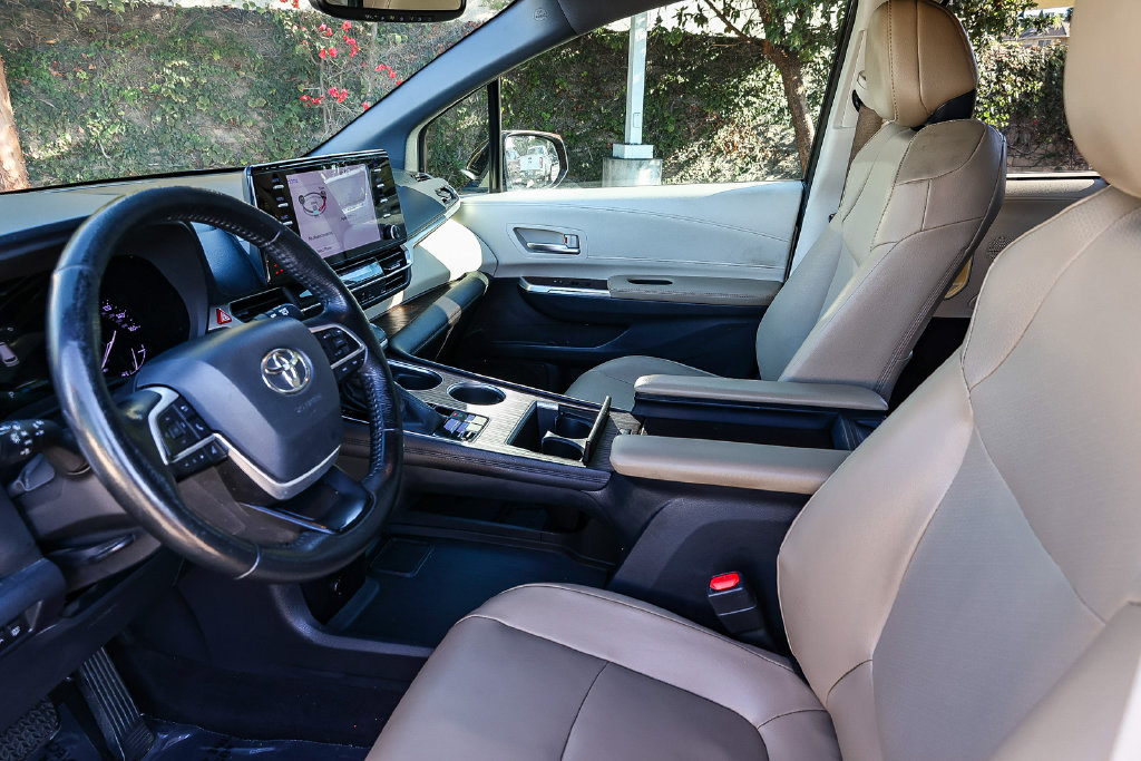 Thumbnail: 2021 Toyota Sienna - 11