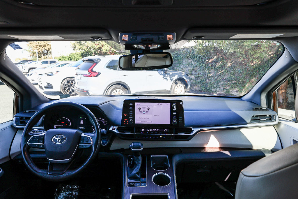 Thumbnail: 2021 Toyota Sienna - 2