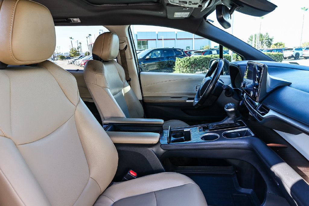 Thumbnail: 2021 Toyota Sienna - 10