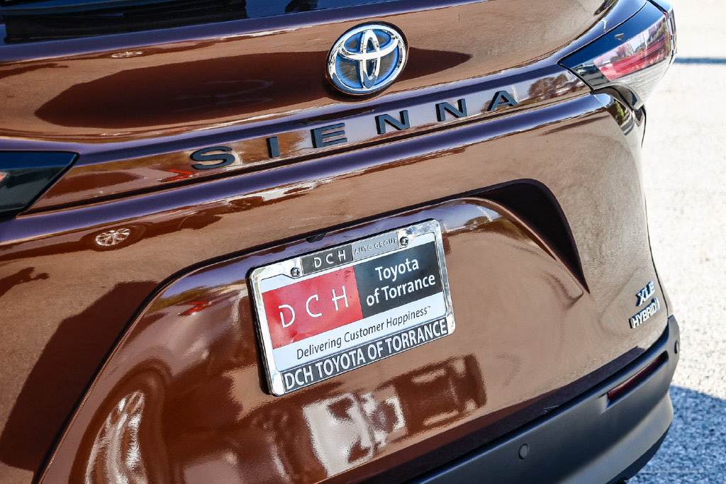 Thumbnail: 2021 Toyota Sienna - 6