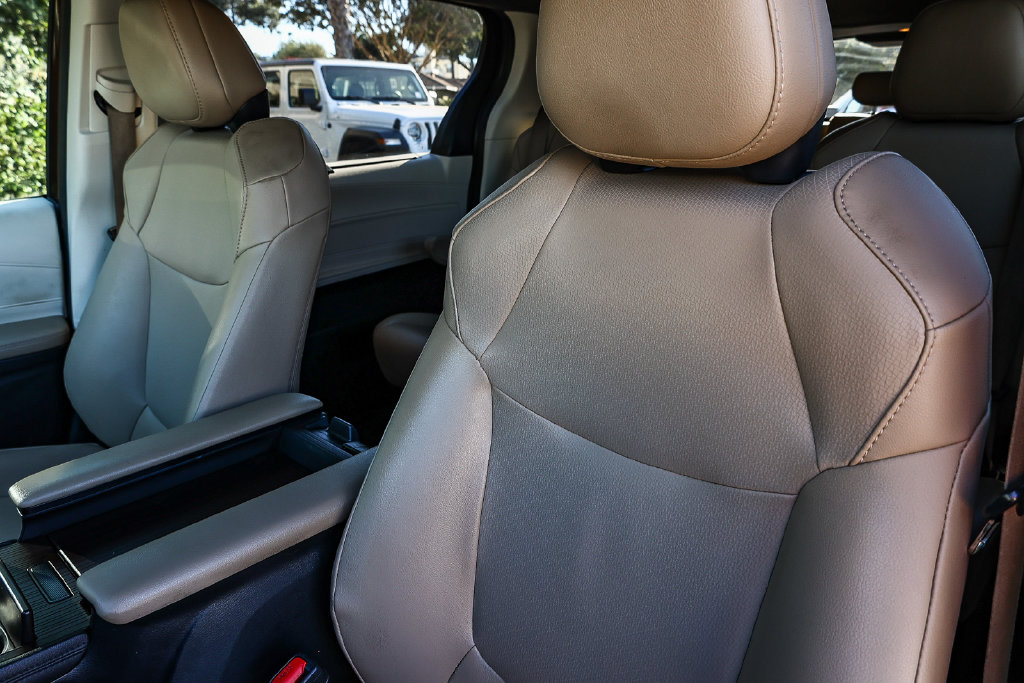 Thumbnail: 2021 Toyota Sienna - 28