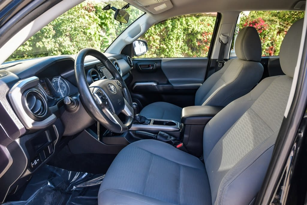 Thumbnail: 2016 Toyota Tacoma - 10
