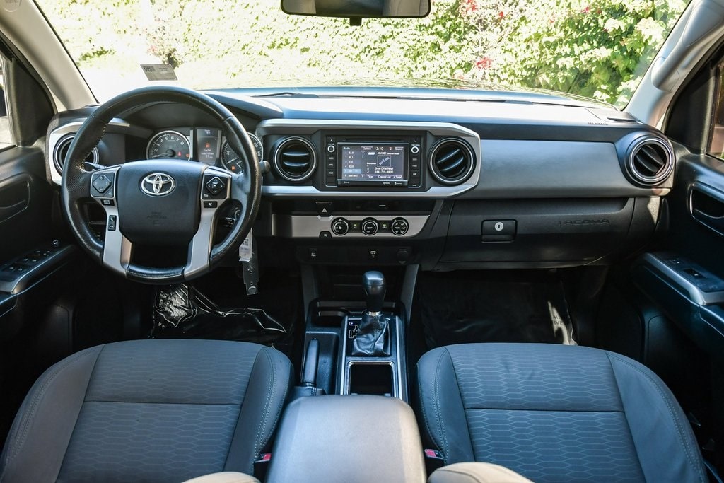 Thumbnail: 2016 Toyota Tacoma - 8