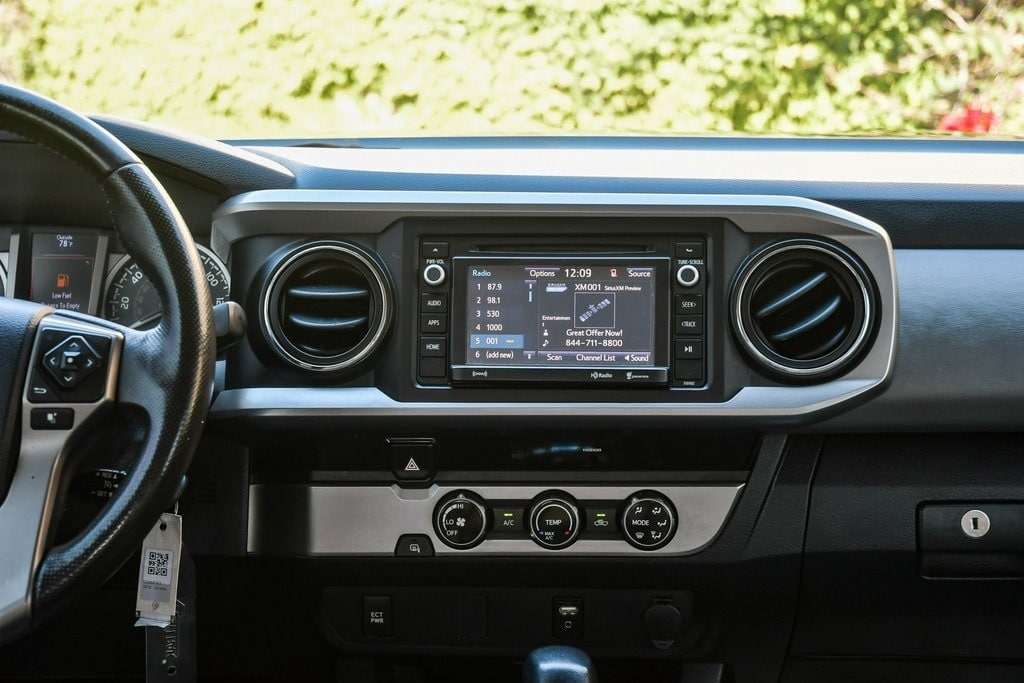 Thumbnail: 2016 Toyota Tacoma - 12