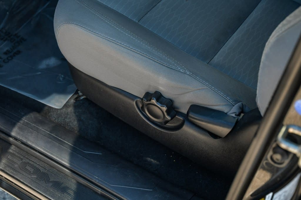 Thumbnail: 2016 Toyota Tacoma - 25
