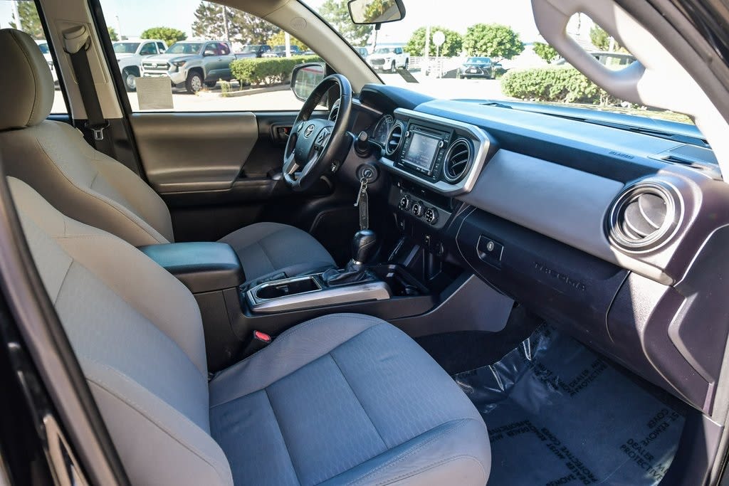 Thumbnail: 2016 Toyota Tacoma - 9