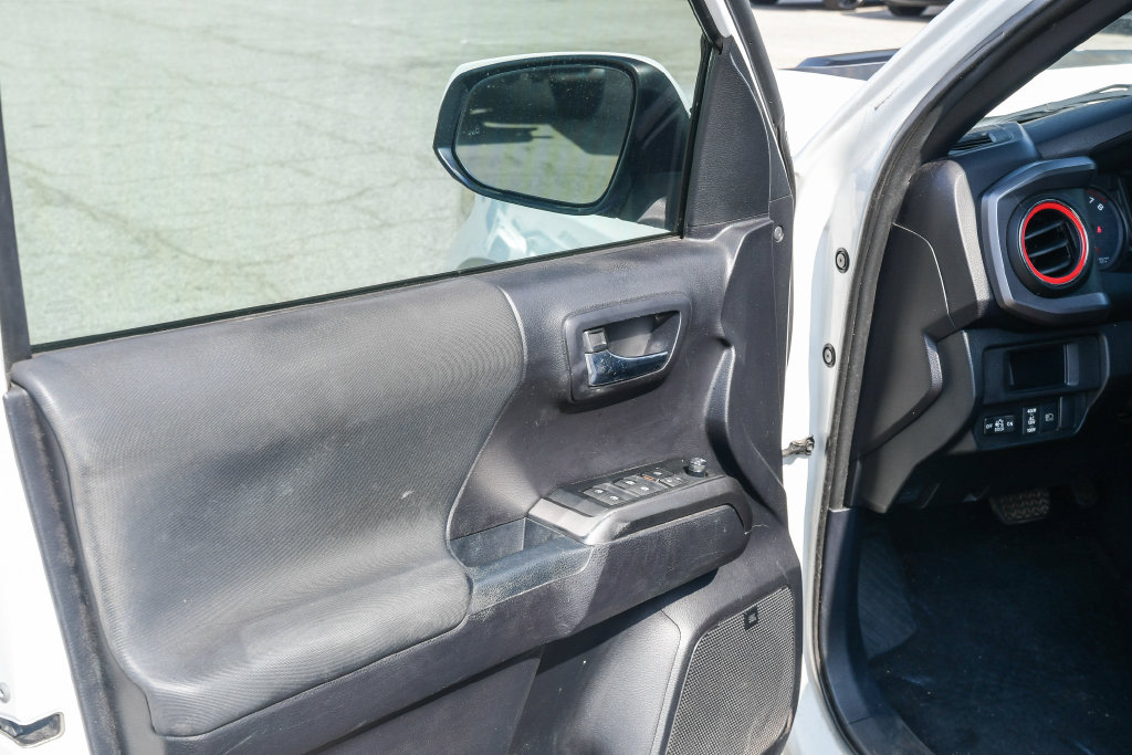 Thumbnail: 2019 Toyota Tacoma - 28