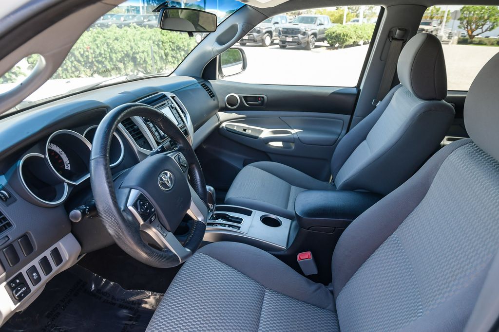 Thumbnail: 2015 Toyota Tacoma - 9
