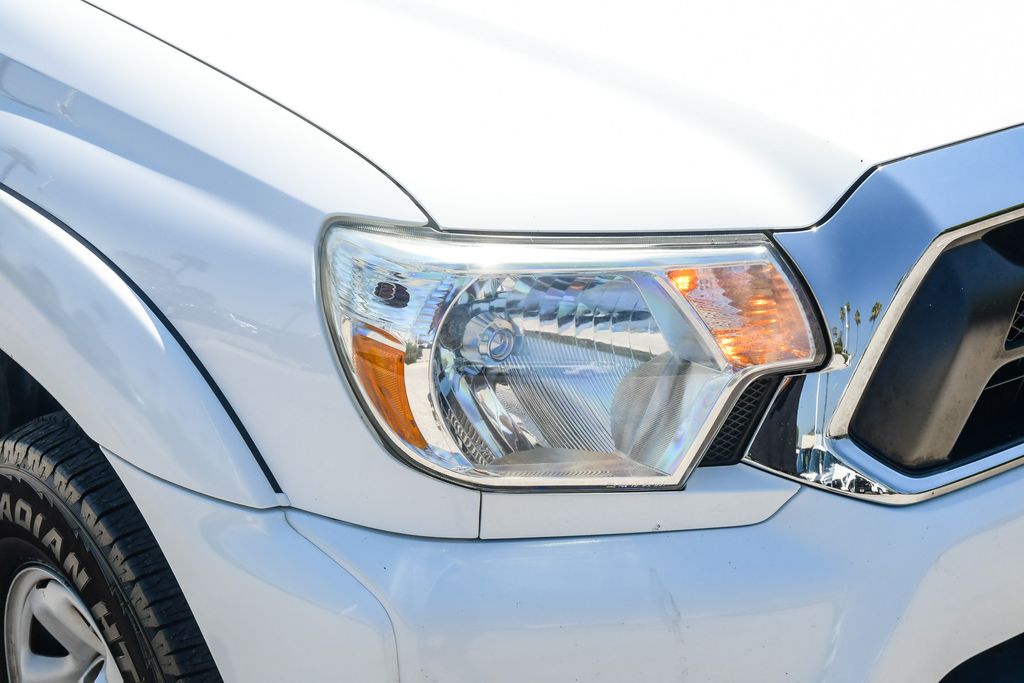 Thumbnail: 2015 Toyota Tacoma - 15