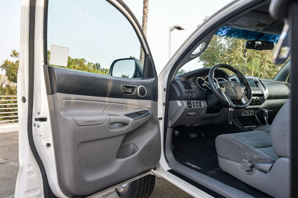 2013 Toyota Tacoma SR5 9