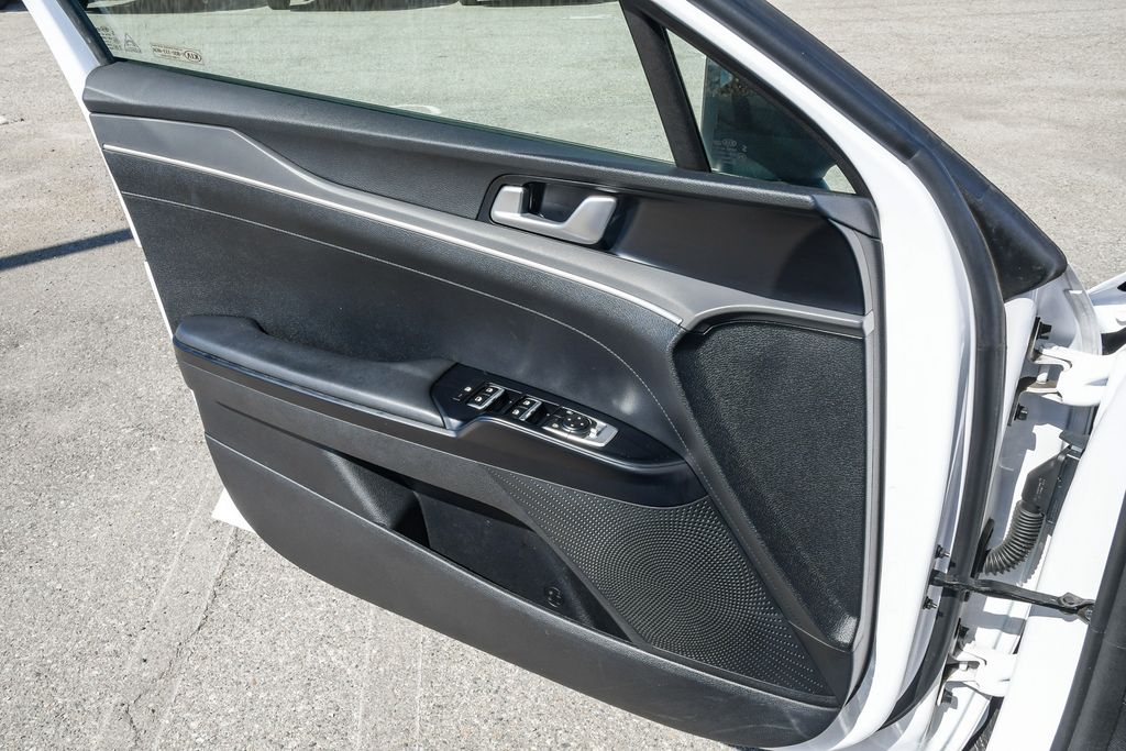 Thumbnail: 2021 Kia K5 - 25