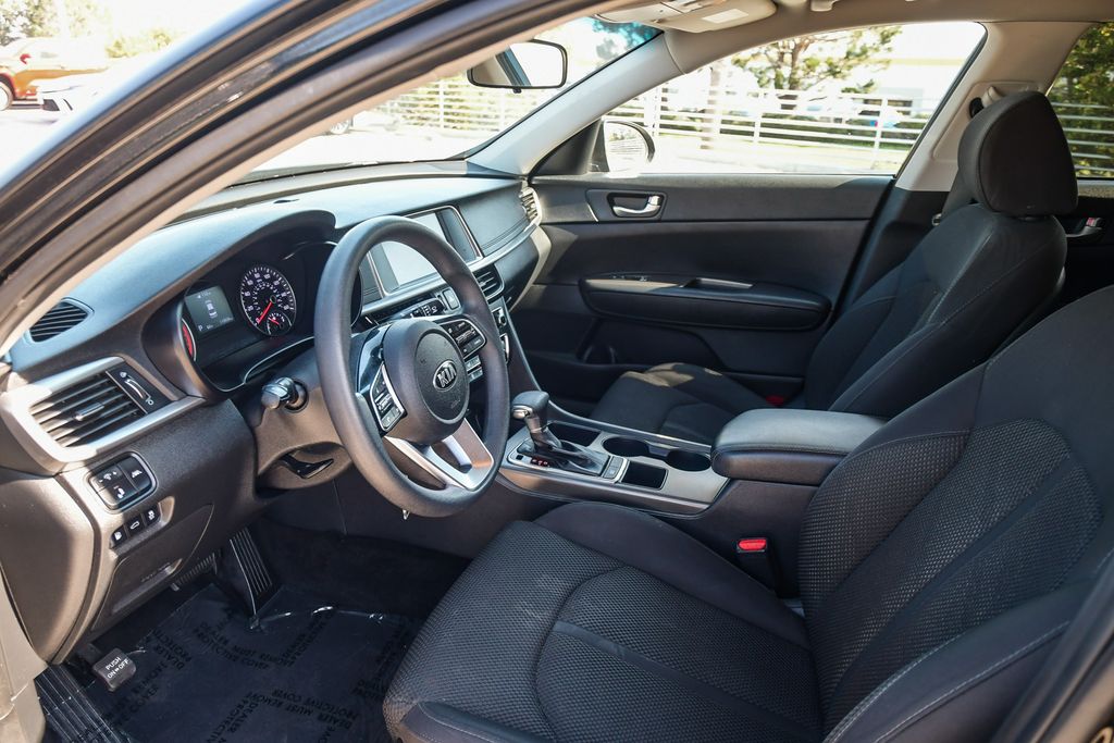 Thumbnail: 2020 Kia Optima - 11