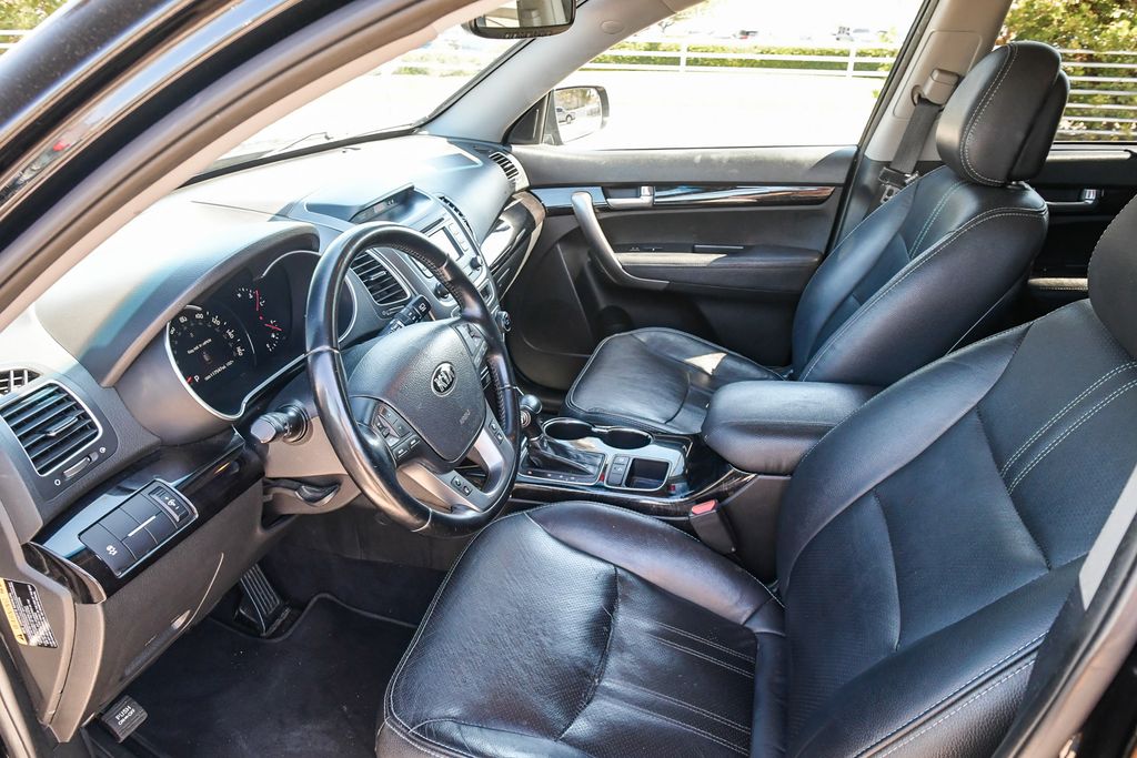 Thumbnail: 2014 Kia Sorento - 11