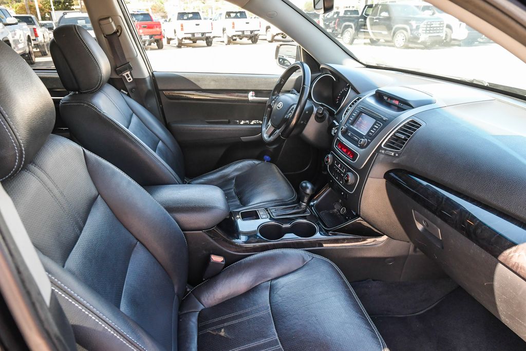 Thumbnail: 2014 Kia Sorento - 10