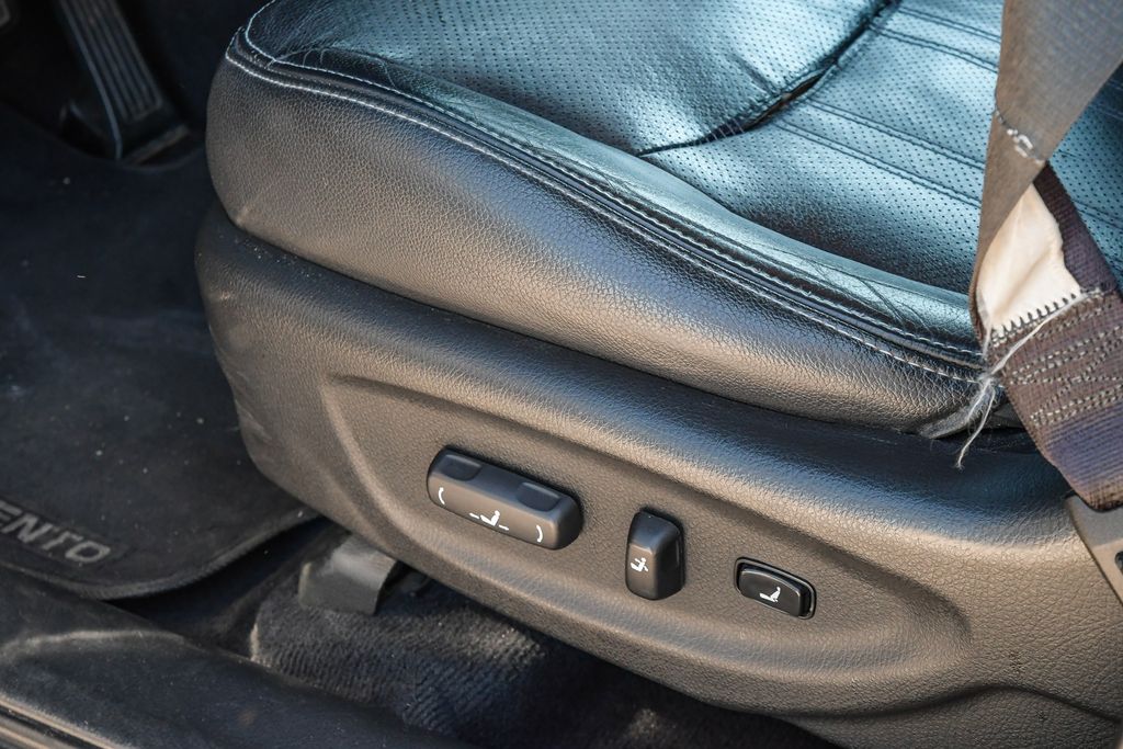 Thumbnail: 2014 Kia Sorento - 28