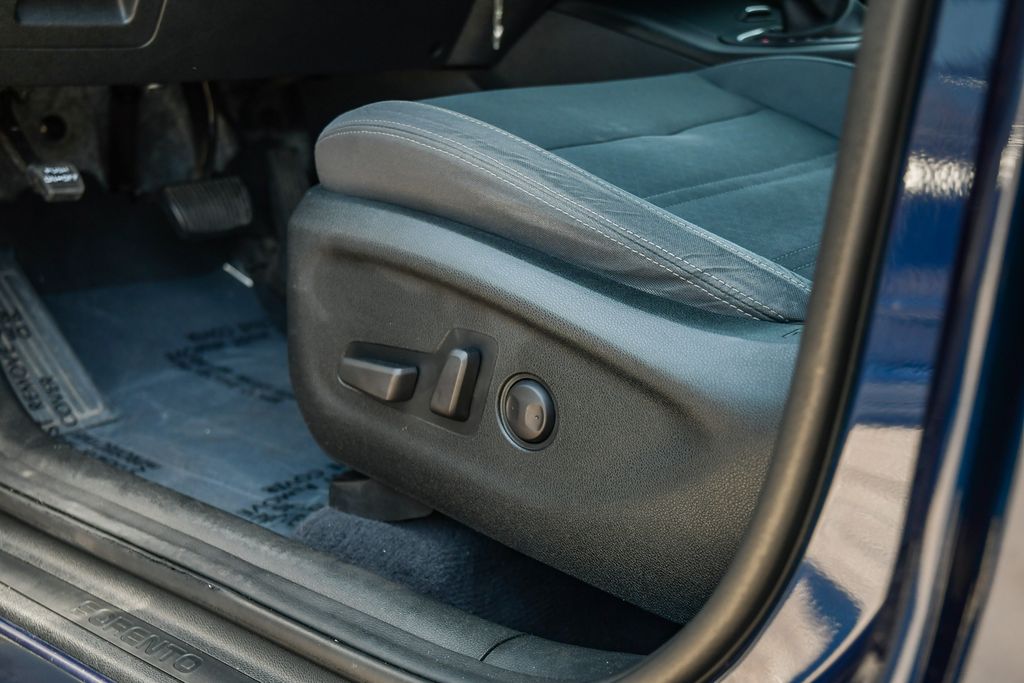 Thumbnail: 2019 Kia Sorento - 27