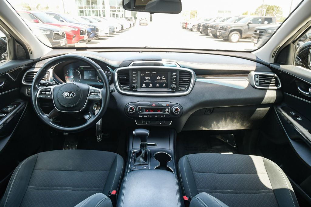 Thumbnail: 2019 Kia Sorento - 8
