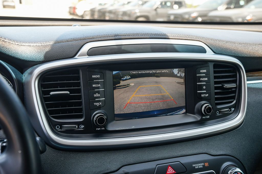 Thumbnail: 2019 Kia Sorento - 25